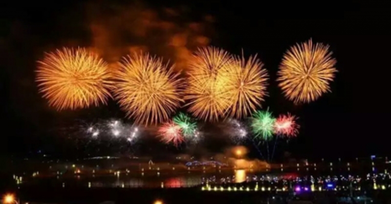 新區(qū)元宵節(jié)焰火晚會(huì)在城市陽臺(tái)璀璨上演