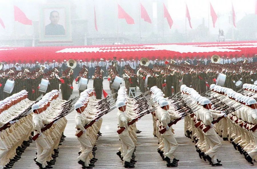中國閱兵史上的霸氣瞬間，回顧1984年的閱兵盛況，中國閱兵史上的霸氣瞬間，回顧1984年閱兵盛況的震撼瞬間