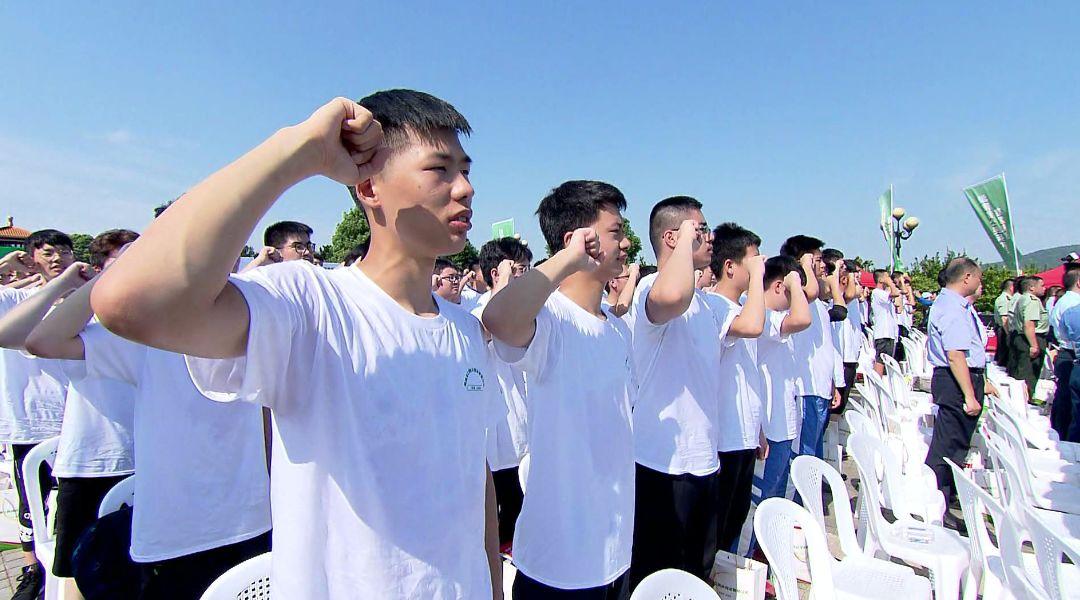 兵役登記證上大學(xué)一定要嗎？詳解兵役登記與大學(xué)入學(xué)要求，關(guān)于兵役登記證與大學(xué)入學(xué)要求的詳解，是否上大學(xué)必須持有兵役登記證？