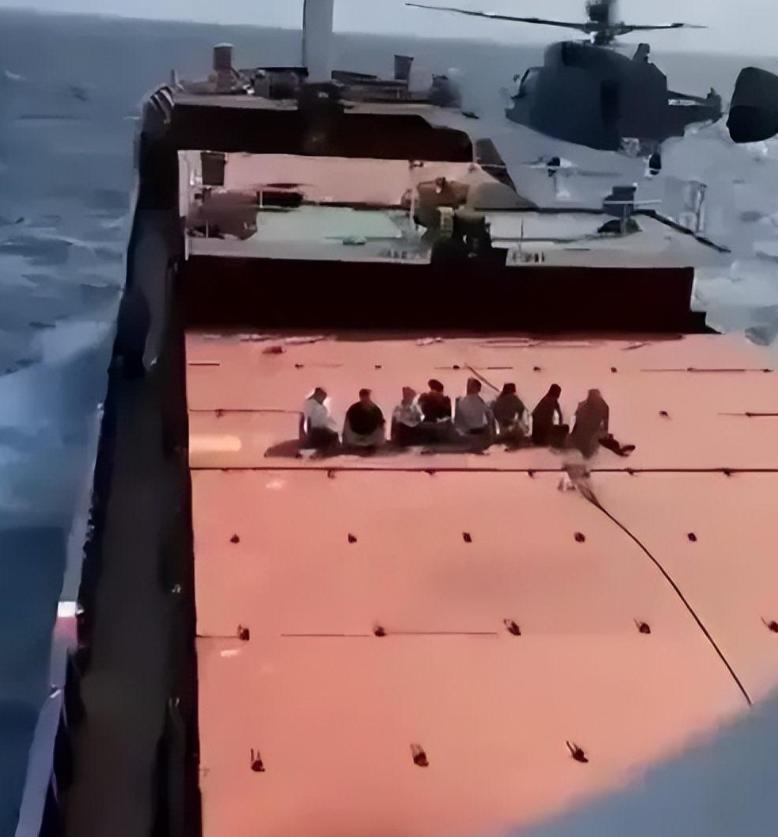 俄羅斯向美軍艦開火，事件背景與SEO解讀，俄羅斯對美軍艦開火事件背景解析與SEO視角解讀