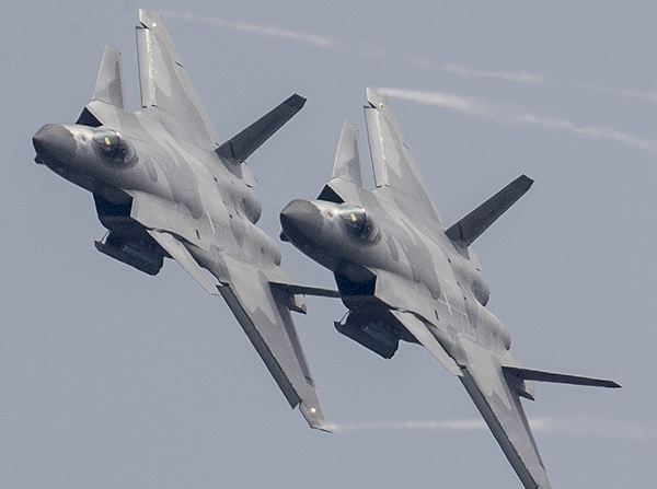 軍事震撼，20架轟炸機傾瀉240枚導彈的力量展示，軍事震撼，20架轟炸機傾瀉導彈力量展示日