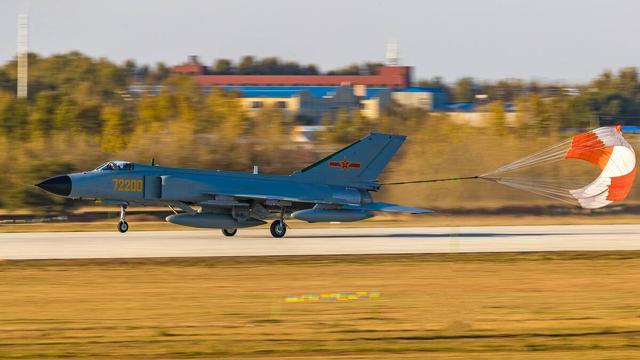 關(guān)于2022年殲-7還有多少架的探討，探討，殲-7戰(zhàn)機(jī)在2022年的數(shù)量概況