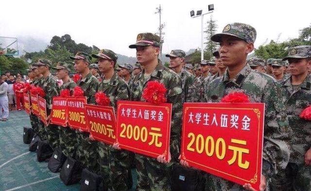 大學(xué)生如何參軍，一條充滿榮耀與成長的道路，大學(xué)生參軍之路，榮耀與成長的交織