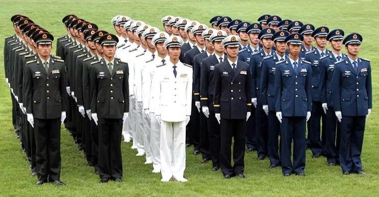 解放軍最新夾克作業(yè)服，設(shè)計(jì)特點(diǎn)與優(yōu)勢(shì)分析，解放軍最新夾克作業(yè)服設(shè)計(jì)特點(diǎn)與優(yōu)勢(shì)解析