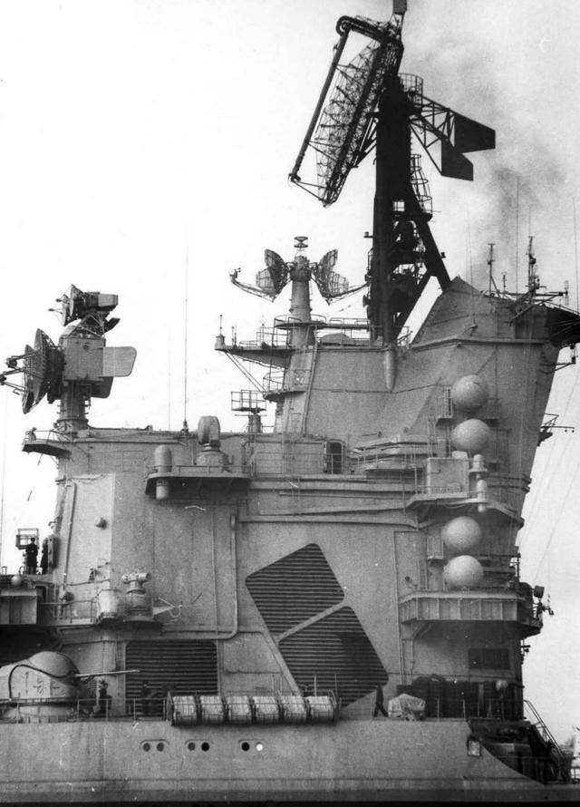 蘇聯(lián)65型巡洋艦，歷史與特點(diǎn)解析，蘇聯(lián)65型巡洋艦，歷史背景與特點(diǎn)深度解析