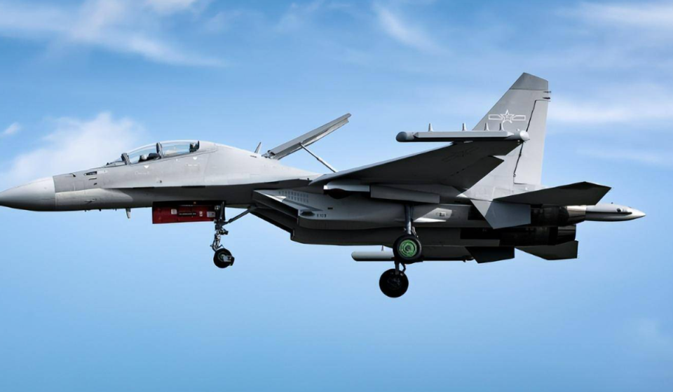 殲-16，中國(guó)航空工業(yè)的杰出代表，揭秘其屬于第幾代戰(zhàn)機(jī)，揭秘殲-16，中國(guó)航空工業(yè)杰出代表，究竟屬于第幾代戰(zhàn)機(jī)？