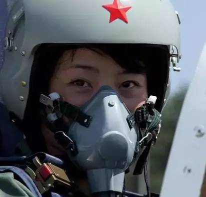 揭秘殲-10女飛行員犧牲真相，英雄背后的故事令人動(dòng)容，揭秘殲-10女飛行員犧牲真相，英雄背后的感人故事