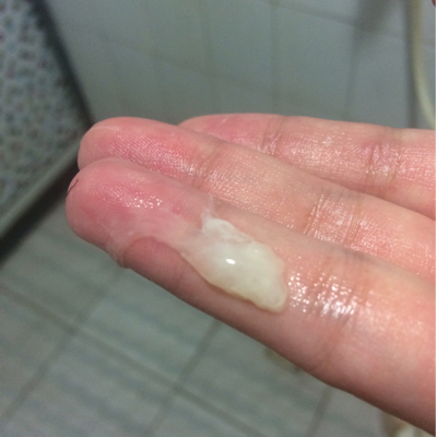 陰部流出來的液體是什么？全面解析女性分泌物，女性陰部流出液體的全面解析，了解女性分泌物成分與特性