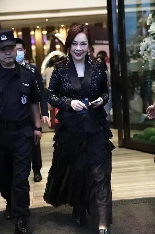 揭秘陳松伶的第一任老公身份，陳松伶第一任老公身份揭秘