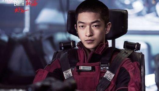 流浪地球演員表解析，聚焦屈楚蕭的出色表現(xiàn)，流浪地球演員解析，屈楚蕭出色表現(xiàn)引關(guān)注