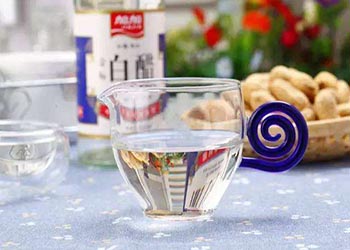 白醋洗臉，揭示其潛在效果與益處，白醋洗臉，潛在效果與益處揭秘